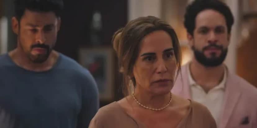 Irene (Gloria Pires) revelou toda a verdade a Petra em "Terra e Paixão" (Foto: Reprodução/TV Globo) Irene (Gloria Pires) revelou toda a verdade a Petra em "Terra e Paixão" (Foto: Reprodução/TV Globo)