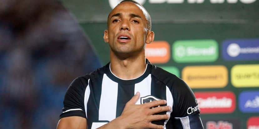 Maçal será desfalque do Botafogo em 2023 - (Foto: Reprodução / Internet) Maçal será desfalque do Botafogo em 2023 - (Foto: Reprodução / Internet)