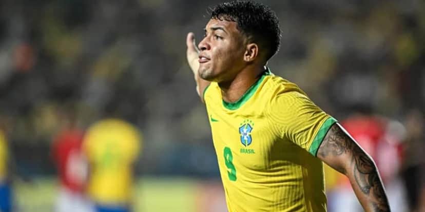 O atacante vestiu a camisa do Brasil das categorias de base (Reprodução: Internet) O atacante vestiu a camisa do Brasil das categorias de base (Reprodução: Internet)