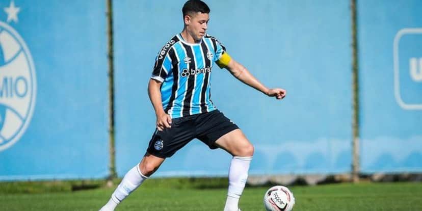 Natã é zagueiro (Foto: Lucas Uebel/Grêmio) Natã é zagueiro (Foto: Lucas Uebel/Grêmio)