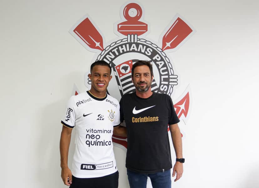 Pedro ao lado de Duílio, ex-presidente do Corinthians (Foto: Divulgação) Pedro ao lado de Duílio, ex-presidente do Corinthians (Foto: Divulgação)