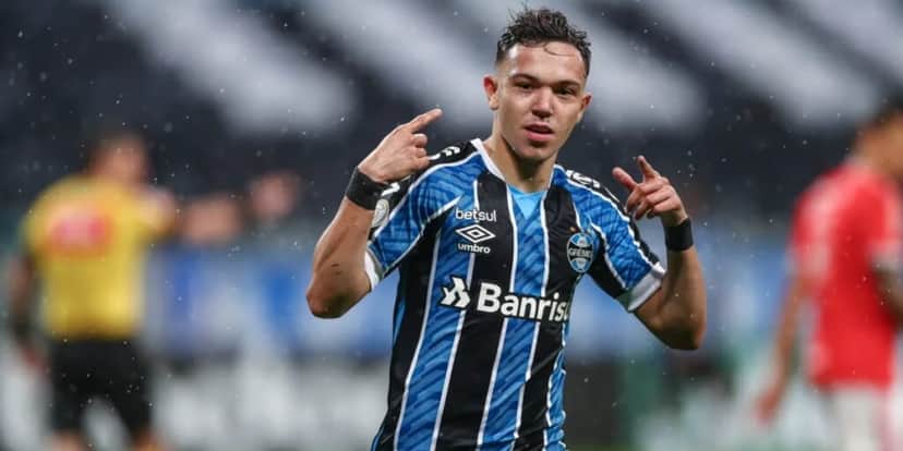 Pepê é meio-campista (Foto: Lucas Uebel/Grêmio) Pepê é meio-campista (Foto: Lucas Uebel/Grêmio)