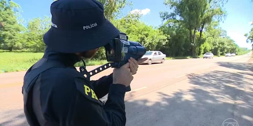 Apenas 4% das multas aplicadas a motoristas estrangeiros foram pagas no Brasil (Foto: Reprodução/Jornal Nacional)
