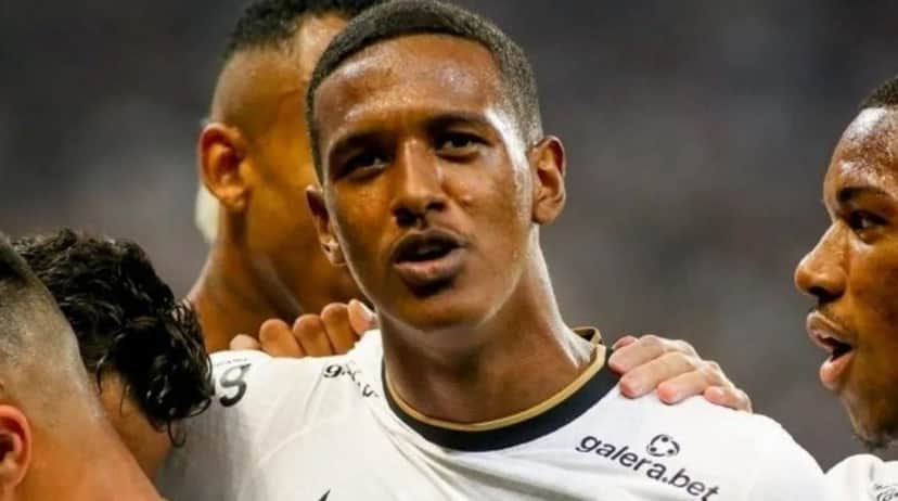 Robert Renan é disputado por Corinthians e o Internacional (Foto: Reprodução/ Internet) Robert Renan é disputado por Corinthians e o Internacional (Foto: Reprodução/ Internet)