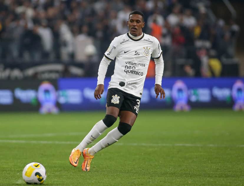 Robert Renan é disputado por Corinthians e o Internacional (Foto: Reprodução/ Internet) Robert Renan é disputado por Corinthians e o Internacional (Foto: Reprodução/ Internet)