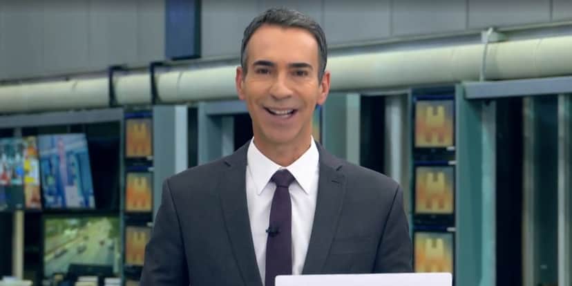 César Tralli no Jornal Hoje (Foto: Reprodução / Globo) César Tralli no Jornal Hoje (Foto: Reprodução / Globo)