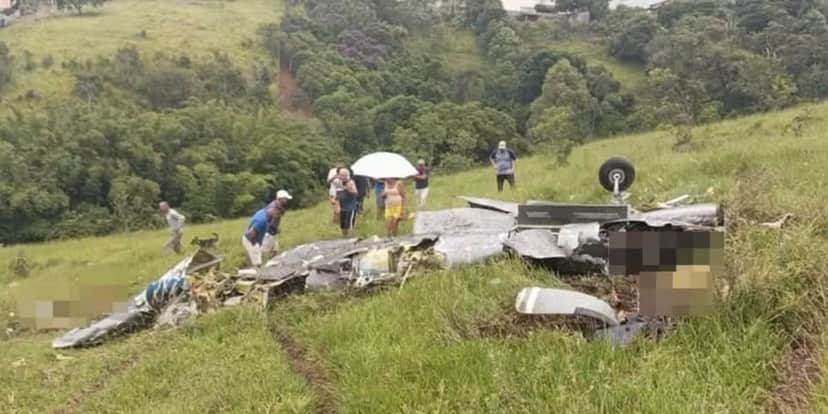 Destroços aeronave (Foto: Reprodução / Redes sociais) Destroços aeronave (Foto: Reprodução / Redes sociais)