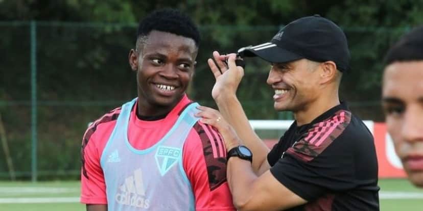 Casares se recusa a pagar e atacante deixa o São Paulo - Foto | Reprodução: Internet Casares se recusa a pagar e atacante deixa o São Paulo - Foto | Reprodução: Internet