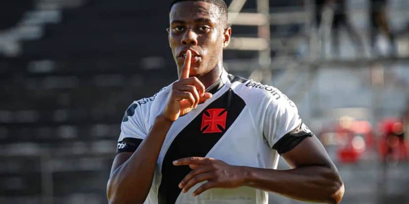 777 rebate a saída de PEC e fecha contratação para o Vasco - Foto | Reprodução: Internet 777 rebate a saída de PEC e fecha contratação para o Vasco - Foto | Reprodução: Internet