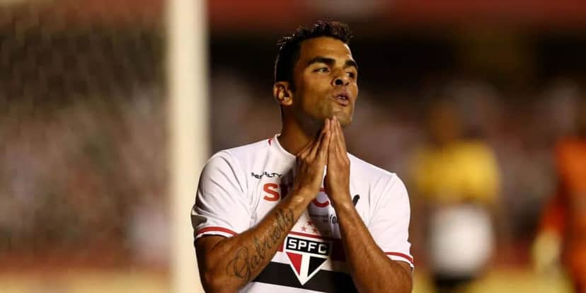 "Pra mim deu": Estrela do meio campo confirma pedido para sair do São Paulo e ordem imediata de Rogério Ceni - Foto | Reprodução: Internet "Pra mim deu": Estrela do meio campo confirma pedido para sair do São Paulo e ordem imediata de Rogério Ceni - Foto | Reprodução: Internet