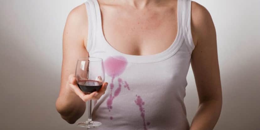 Mancha de vinho em roupa (Foto: Reprodução, Freepick) Mancha de vinho em roupa (Foto: Reprodução, Freepick)