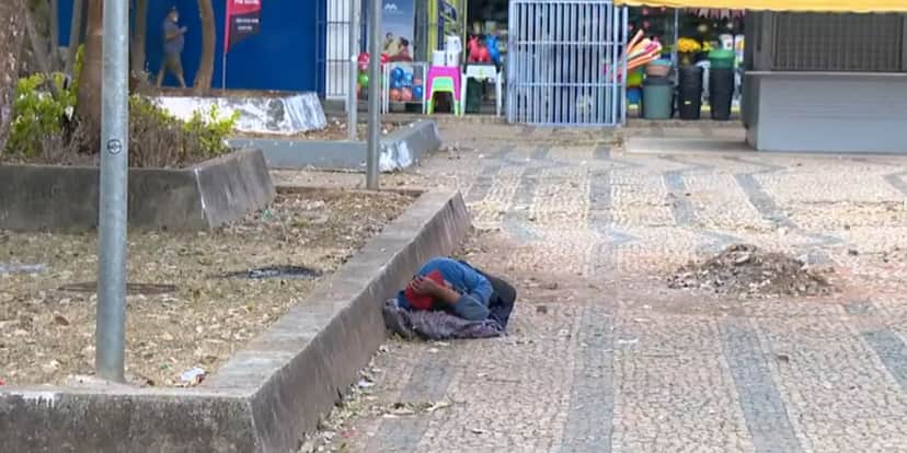 Morador de rua (Foto: Reprodução / Globo) Morador de rua (Foto: Reprodução / Globo)