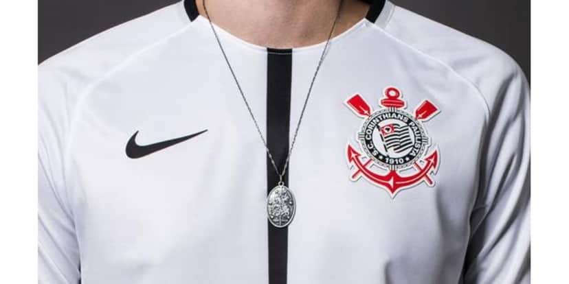 Camisa do Corintians com símbolo do patrocínio da Nike - (Foto: Reprodução / Internet) Camisa do Corintians com símbolo do patrocínio da Nike - (Foto: Reprodução / Internet)