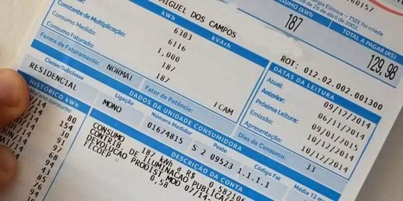 Idosos recebem notícia sobre isenção em conta e prêmio (Foto: Reprodução/ Internet)