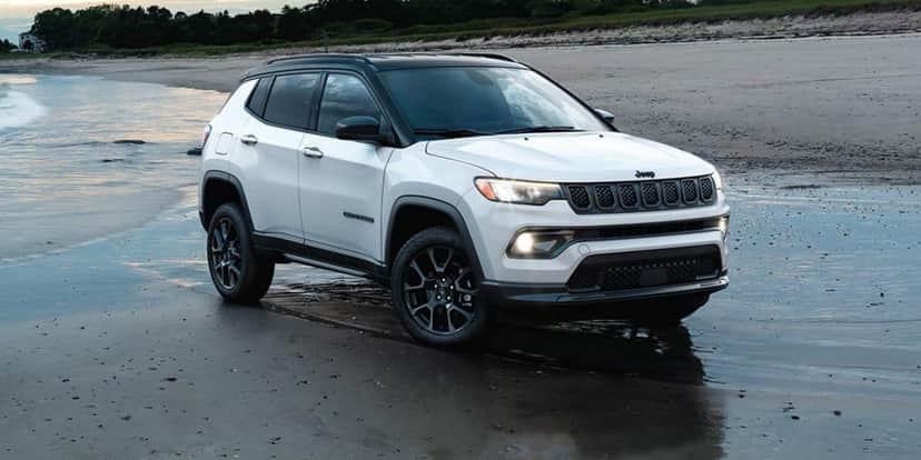 Jeep Compass chega a ter um desconto superior aos 38 mil reais (Reprodução: Internet) Jeep Compass chega a ter um desconto superior aos 38 mil reais (Reprodução: Internet)