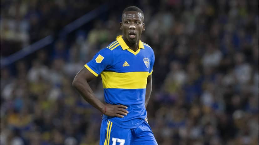 Luis Advíncula do Boca Juniors interessa o Botafogo (Foto: Divulgação) Luis Advíncula do Boca Juniors interessa o Botafogo (Foto: Divulgação)