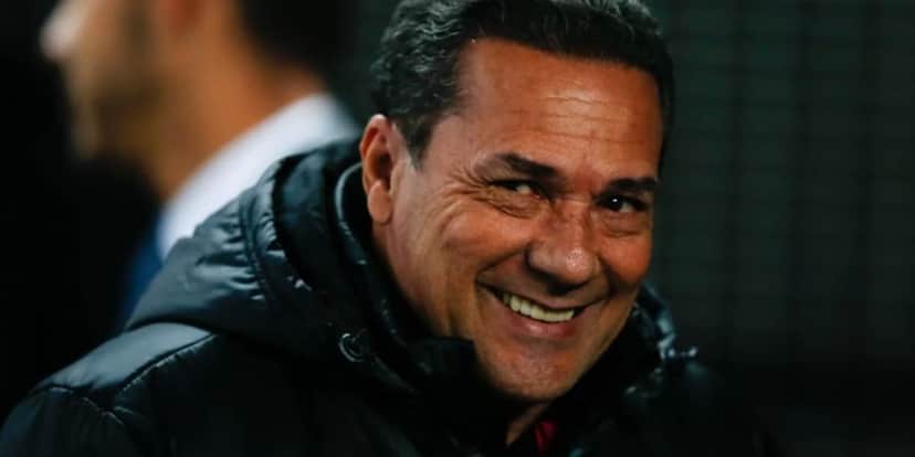Vanderlei Luxemburgo crava retorno triunfal para gigante da Libertadores - (Foto: Reprodução / Internet) Vanderlei Luxemburgo crava retorno triunfal para gigante da Libertadores - (Foto: Reprodução / Internet)