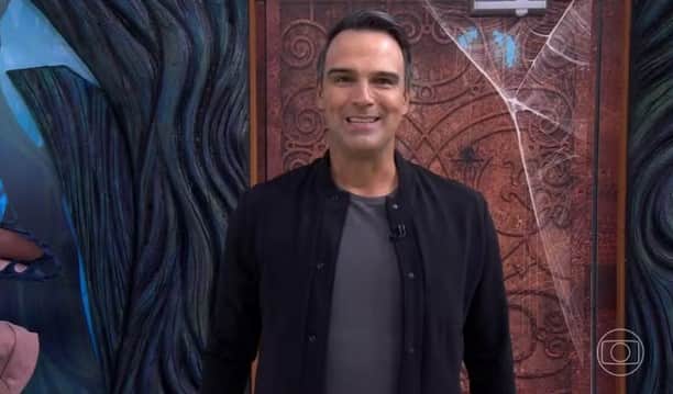 Tadeu Schmidt é o apresentador do BBB24 (Foto: Reprodução / Globo) Tadeu Schmidt é o apresentador do BBB24 (Foto: Reprodução / Globo)