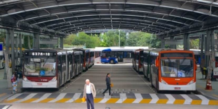 Ônibus precisam ficar 10 minutos ligados nos terminais (Reprodução: Internet) Ônibus precisam ficar 10 minutos ligados nos terminais (Reprodução: Internet)