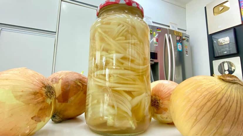 Vinagre de maça e cebola serve para tratar espinhas e manchas (Foto: Divulgação) Vinagre de maça e cebola serve para tratar espinhas e manchas (Foto: Divulgação)