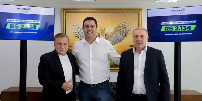 Governador Carlos Massa Ratinho Jr Assina maior piso salarial do Brasil (Reprodução/Internet) Governador Carlos Massa Ratinho Jr Assina maior piso salarial do Brasil (Reprodução/Internet)