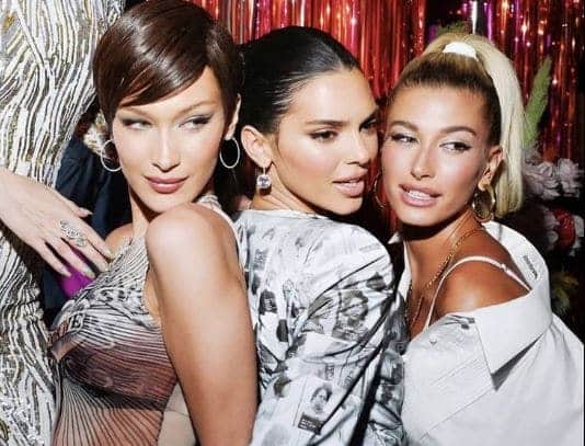 Hailey Bieber, Bella Hadid e Kendall Jenner Hailey Bieber, Bella Hadid e Kendall Jenner