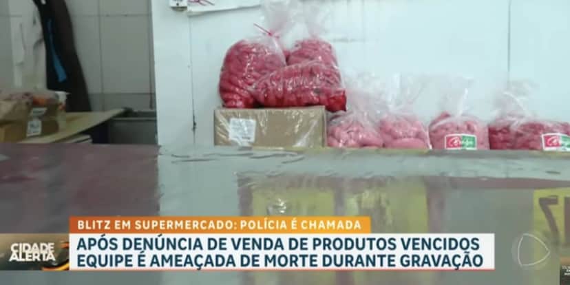 Carnes em estabelecimento (Foto: Reprodução / Record) Carnes em estabelecimento (Foto: Reprodução / Record)