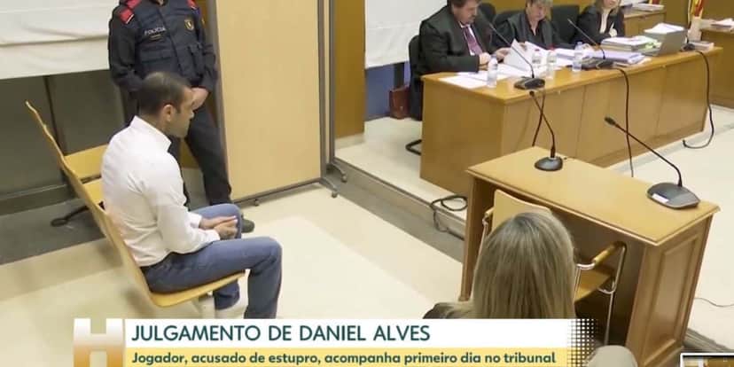 Daniel Alves em julgamento (Foto: Reprodução / Globo) Daniel Alves em julgamento (Foto: Reprodução / Globo)