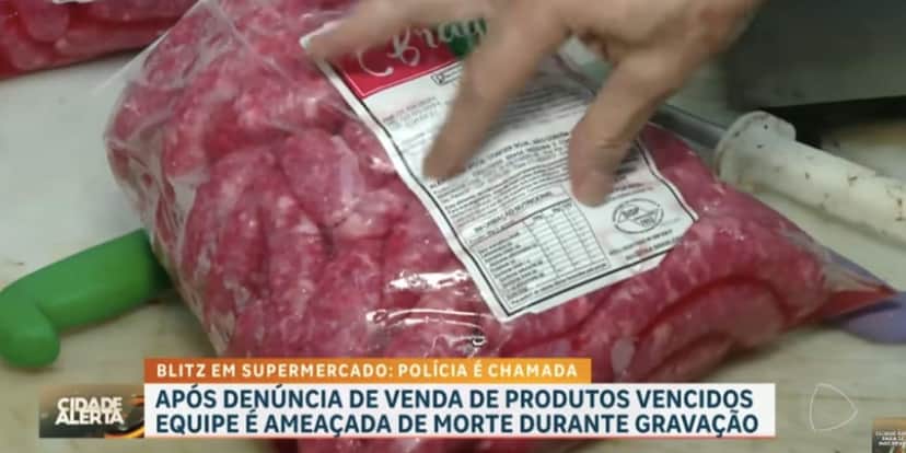 Data de validade de linguiça (Foto: Reprodução / Record) Data de validade de linguiça (Foto: Reprodução / Record)