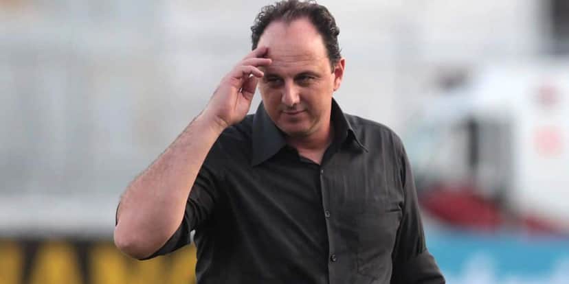 "Não gosta de vagabundo": Demissão e quebra-pau com Rogério Ceni no vestiário vêm à tona após 10 meses - Foto | Reprodução: Internet "Não gosta de vagabundo": Demissão e quebra-pau com Rogério Ceni no vestiário vêm à tona após 10 meses - Foto | Reprodução: Internet