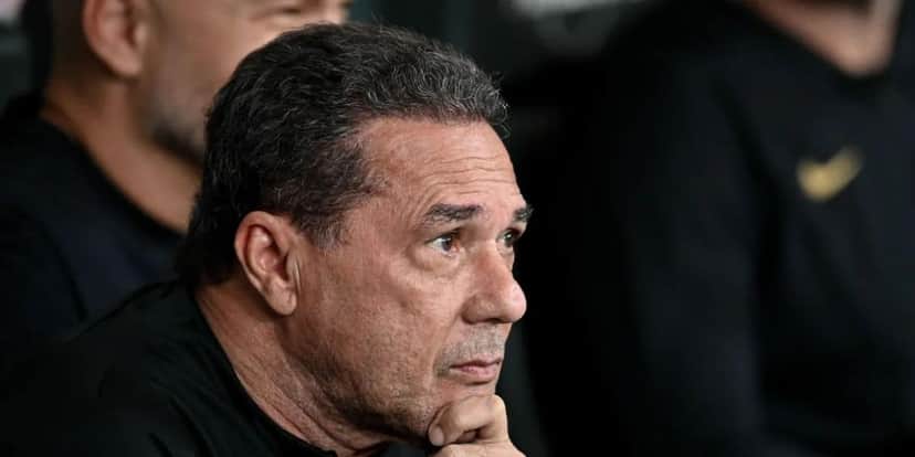 Volta a campeão da Liberta e anúncio de contratação: Luxemburgo ressurge paralisando o futebol após demissão - Foto | Reprodução: Internet Volta a campeão da Liberta e anúncio de contratação: Luxemburgo ressurge paralisando o futebol após demissão - Foto | Reprodução: Internet