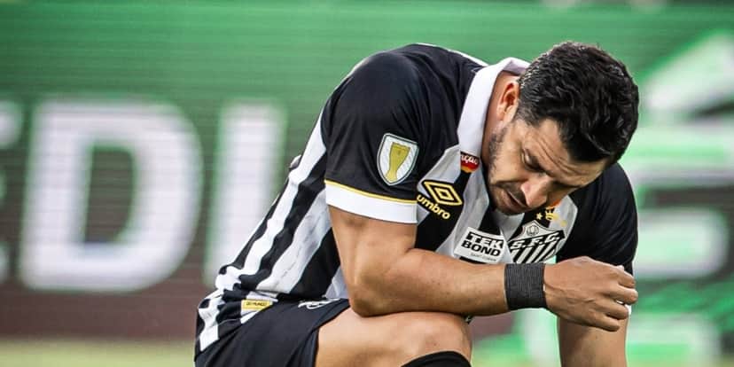 O meio-campista Giuliano teve uma muscular na panturrilha - Foto: Internet O meio-campista Giuliano teve uma muscular na panturrilha - Foto: Internet