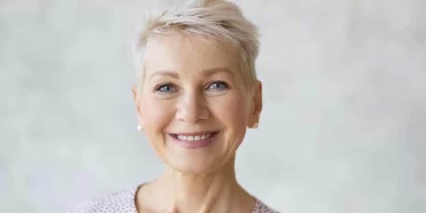 Mulher com corte de cabelo pixie (Foto: Reprodução / Freepik) Mulher com corte de cabelo pixie (Foto: Reprodução / Freepik)