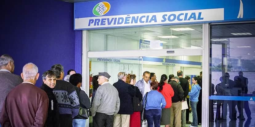 Pessoas na fila do INSS (Foto: Reprodução - Exame) Pessoas na fila do INSS (Foto: Reprodução - Exame)
