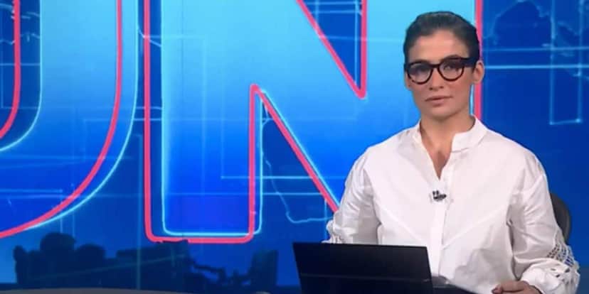Renata Vasconcellos no Jornal Nacional (Foto: Reprodução / Globo) Renata Vasconcellos no Jornal Nacional (Foto: Reprodução / Globo)