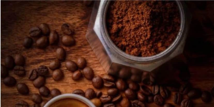 Use café para pintar o cabelo Use café para pintar o cabelo
