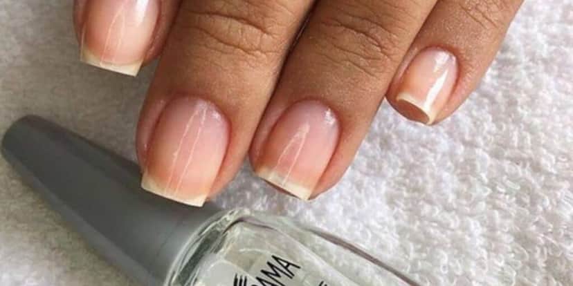 Use uma boa base antes de aplicar o esmalte (Reprodução: Internet) Use uma boa base antes de aplicar o esmalte (Reprodução: Internet)