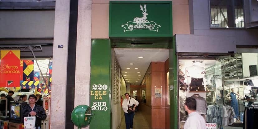 Bótica Ao Veado D'Ouro teve os escândalos expostos em 1998 (Reprodução: Internet) Bótica Ao Veado D'Ouro teve os escândalos expostos em 1998 (Reprodução: Internet)