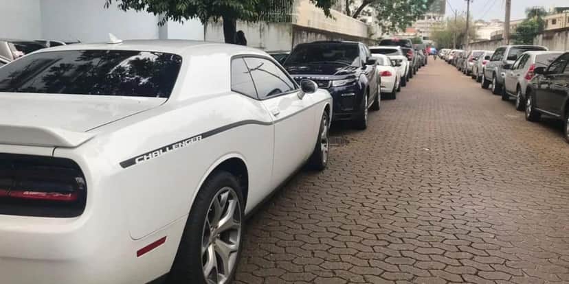 Carros apreendidos dos donos (Reprodução: Foto: Bernardo Bortolotto/RBS)