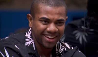 Davi ri ao ser flechado no Sincerão do BBB24 (Foto: Reprodução / Globoplay) Davi ri ao ser flechado no Sincerão do BBB24 (Foto: Reprodução / Globoplay)