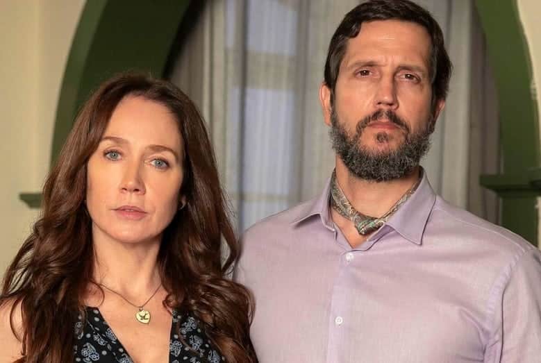 Dona Patroa (Camila Morgado) e Egídio (Vladimir Brichta) em Renascer (Foto: Reprodução / Globo) Dona Patroa (Camila Morgado) e Egídio (Vladimir Brichta) em Renascer (Foto: Reprodução / Globo)