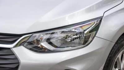 Faróis mais eficientes do novo Chevrolet Onix (Foto: Reprodução / Marcos Camargo / UOL) Faróis mais eficientes do novo Chevrolet Onix (Foto: Reprodução / Marcos Camargo / UOL)