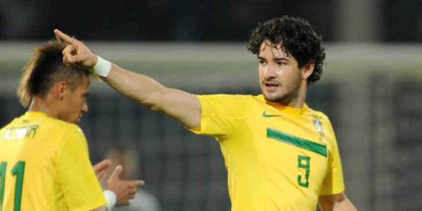 Pato já vestiu a camisa do Brasil (Reprodução: Internet) Pato já vestiu a camisa do Brasil (Reprodução: Internet)
