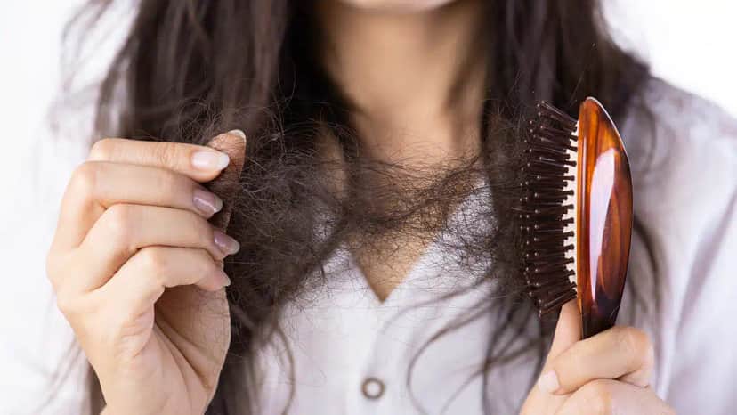 Queda de cabelo é uma grande preocupação das mulheres na menopausa (Foto: Reprodução/ Internet) Queda de cabelo é uma grande preocupação das mulheres na menopausa (Foto: Reprodução/ Internet)