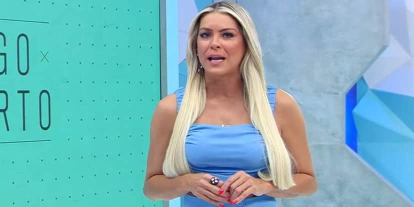 Renata Fan paralisou o "Jogo Aberto" para dar notícia de ultima hora do Corinthians (Foto: Reprodução Internet) Renata Fan paralisou o "Jogo Aberto" para dar notícia de ultima hora do Corinthians (Foto: Reprodução Internet)