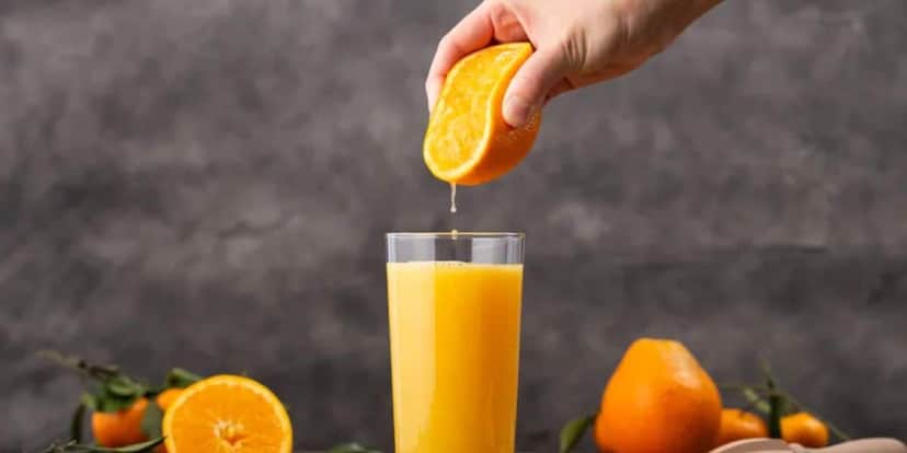 Suco de laranja conta com muita Vitamina C (Reprodução: Internet) Suco de laranja conta com muita Vitamina C (Reprodução: Internet)