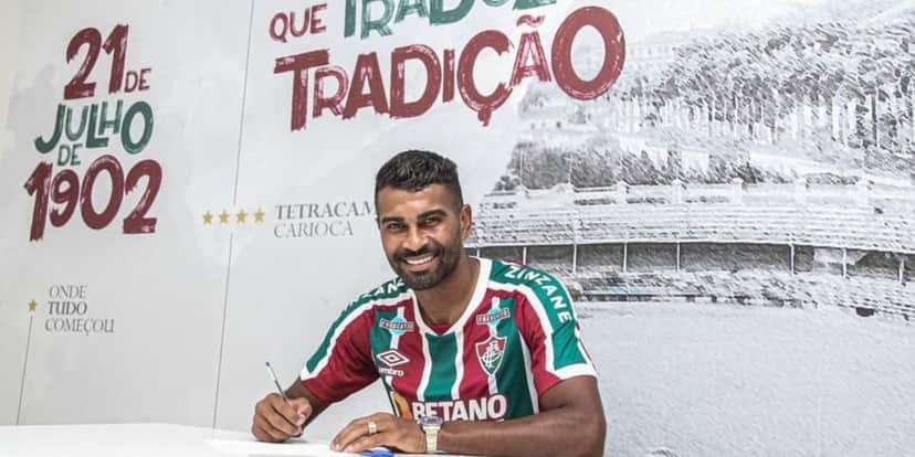 Thiago Santos renova contrato com o Fluminense - (Foto: Reprodução / Internet) Thiago Santos renova contrato com o Fluminense - (Foto: Reprodução / Internet)