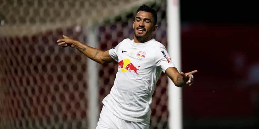 Volante Raul renova com o Bragantino até o fim de 2024 — Foto: Ari Ferreira/Red Bull Bragantino Volante Raul renova com o Bragantino até o fim de 2024 — Foto: Ari Ferreira/Red Bull Bragantino