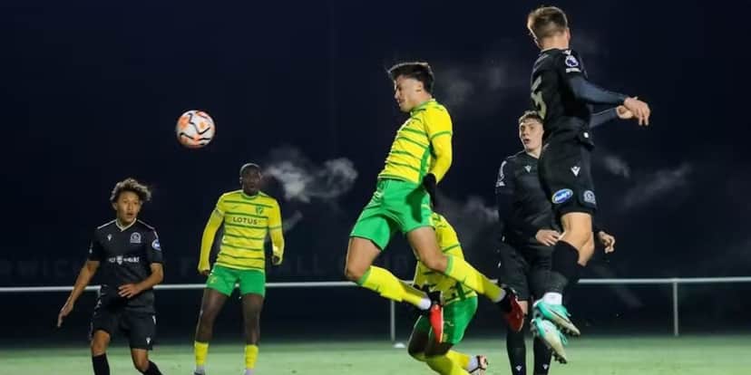 Pedro Lima em campo pelo Norwich — Foto: Divulgação Pedro Lima em campo pelo Norwich — Foto: Divulgação