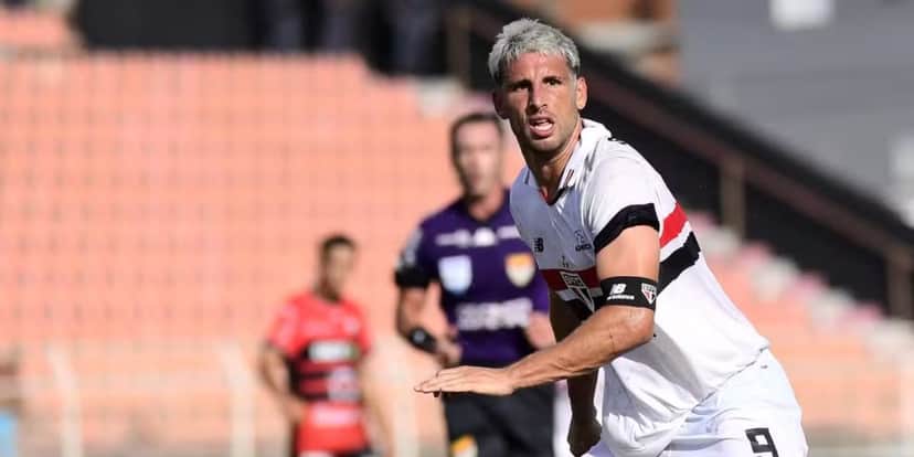 Calleri em ação pelo São Paulo contra o Ituano — Foto: Marcos Ribolli Calleri em ação pelo São Paulo contra o Ituano — Foto: Marcos Ribolli